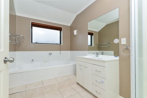 Photo of property in 54 Saint James Drive, Huntington, Hamilton, 3210