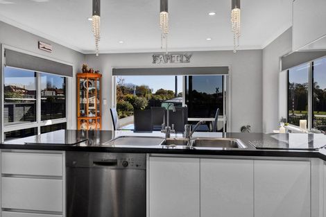 Photo of property in 74 Broadway, Stratford, 4332