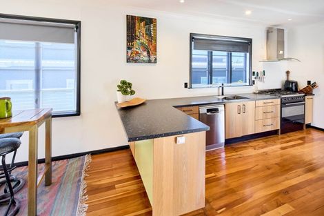 Photo of property in 135 Seaview Road, Paraparaumu Beach, Paraparaumu, 5032
