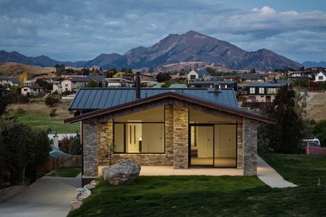 Photo of property in 93 Plantation Road, Wanaka, 9305