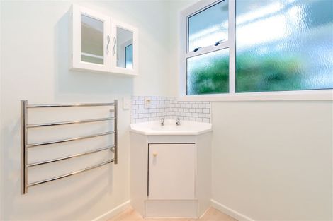 Photo of property in 9 Lesley Grove, Waikanae, 5036