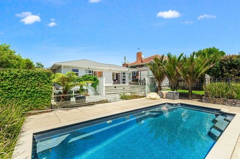 Photo of property in 23 Gloria Avenue, Te Atatu Peninsula, Auckland, 0610