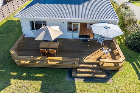 Photo of property in 114 Field Way, Waikanae Beach, Waikanae, 5036