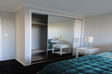 Photo of property in 2 Paapaka Way, Waiuku, 2123