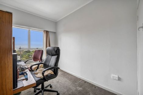 Photo of property in 111 Pioneer Road, Moturoa, New Plymouth, 4310