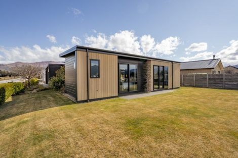 Photo of property in 4 Pounamu Avenue, Albert Town, Wanaka, 9305