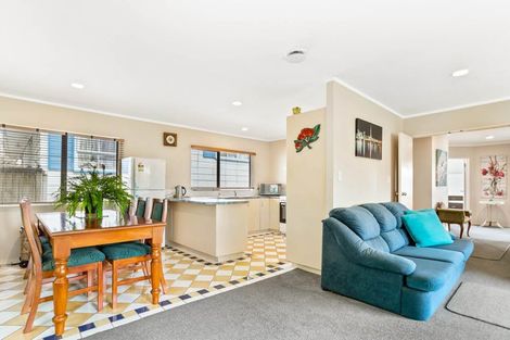 Photo of property in 2/25 Anne Mclean Drive, Bayview, Auckland, 0629