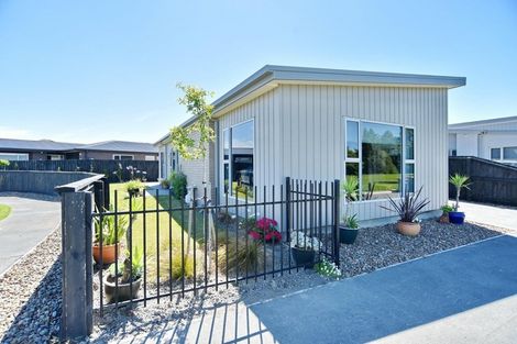 Photo of property in 1 Glenbarr Lane, Broomfield, Christchurch, 8042