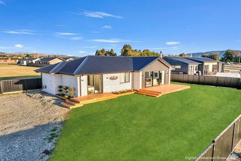 Photo of property in 102 Tukare Loop, Te Anau, 9600