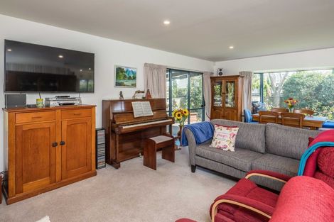 Photo of property in 8 Leigh Place, Paraparaumu Beach, Paraparaumu, 5032