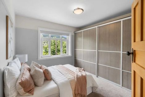 Photo of property in 11 Hawkhurst Road, Lyttelton, 8082
