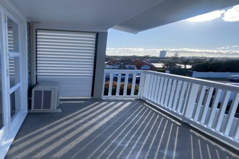 Photo of property in 4/221 Hurstmere Road, Takapuna, Auckland, 0622