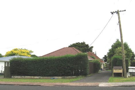Photo of property in 2/72 Hillcrest Avenue, Hillcrest, Auckland, 0627