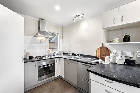 Photo of property in 47b Lyndfield Lane, Newlands, Wellington, 6037
