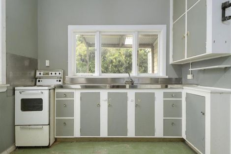 Photo of property in 190 Newlands Road, Newlands, Wellington, 6037