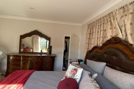 Photo of property in 13 Yarnbrook Grove, Churton Park, Wellington, 6037