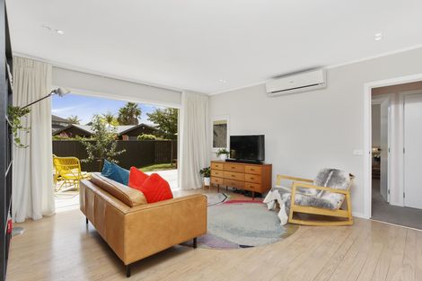 Photo of property in 5 Roby Street, Te Atatu Peninsula, Auckland, 0610