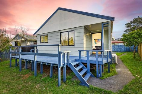 Photo of property in 12 Cameron Place, Ranui, Auckland, 0612