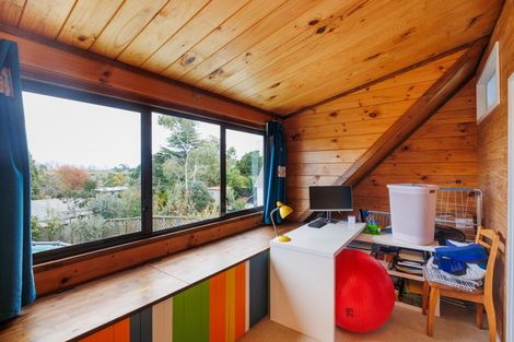 Photo of property in 21 Heathcote Place, Fitzherbert, Palmerston North, 4410