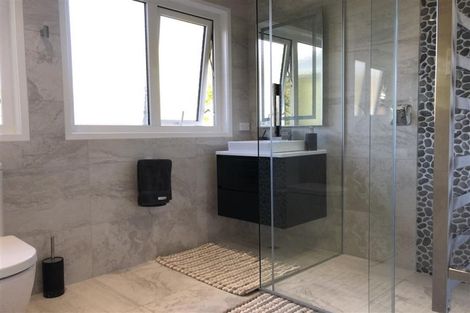 Photo of property in 2/2 Lynngate Place, Hillcrest, Auckland, 0627