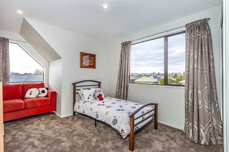 Photo of property in 4 Parkwood Place, Parklands, Christchurch, 8083