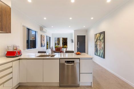 Photo of property in 6 Sacred Kingfisher Road, Hobsonville, Auckland, 0616