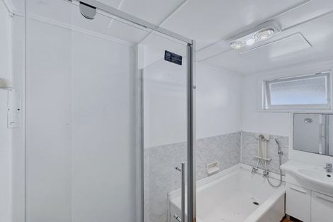 Photo of property in 21 Edgeware Road, Palmerston North, 4410