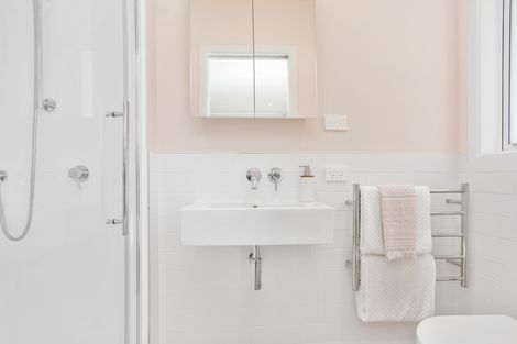 Photo of property in 5 Roby Street, Te Atatu Peninsula, Auckland, 0610