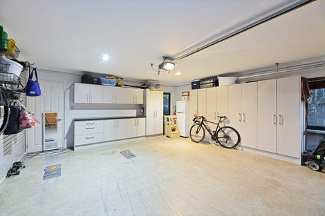 Photo of property in 19 South Kensington Way, Henderson, Auckland, 0612