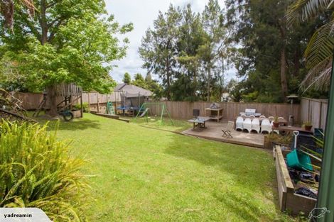 Photo of property in 2/7 Savoy Road, Glen Eden, Auckland, 0602