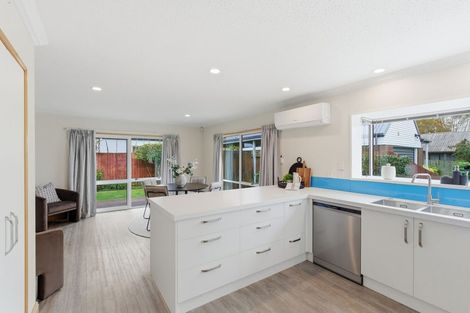Photo of property in 7 Broadfell Avenue, Avonhead, Christchurch, 8042