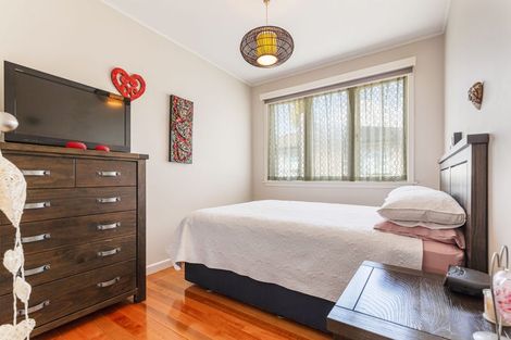 Photo of property in 49a Matipo Road, Te Atatu Peninsula, Auckland, 0610