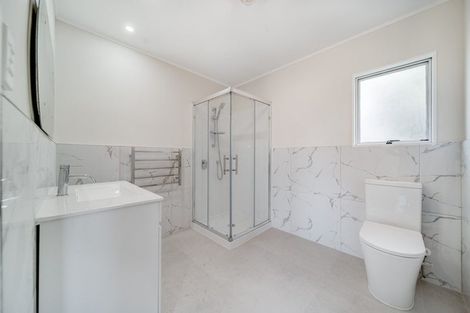 Photo of property in 2 Netherlands Avenue, Kelston, Auckland, 0602