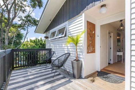 Photo of property in 8 Kashmir Road, Glen Eden, Auckland, 0602