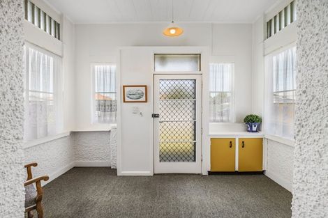 Photo of property in 1 Gunn Street, Gonville, Whanganui, 4501