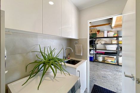 Photo of property in 19a Akoranga Drive, Northcote, Auckland, 0627
