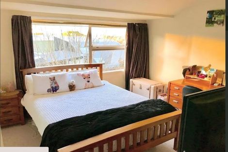 Photo of property in 2b Springbank Lane, Te Atatu Peninsula, Auckland, 0610