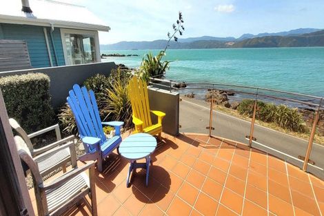 Photo of property in 287 Karaka Bay Road, Karaka Bays, Wellington, 6022