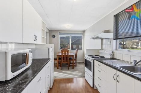 Photo of property in 5 Bird Grove, Stokes Valley, Lower Hutt, 5019