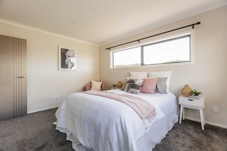 Photo of property in 142 Amesbury Drive, Churton Park, Wellington, 6037