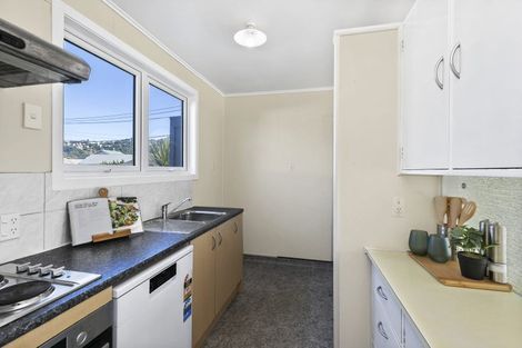 Photo of property in 55u2 Apu Crescent, Lyall Bay, Wellington, 6022