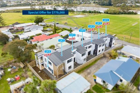 Photo of property in 122 Archibald Road, Kelston, Auckland, 0602