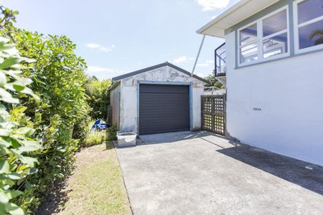 Photo of property in 32 Ripiro Drive, Baylys Beach, Dargaville, 0377