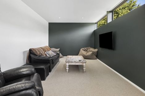 Photo of property in 7 Fern Burn Close, Wanaka, 9305