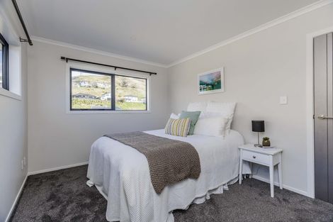 Photo of property in 142 Amesbury Drive, Churton Park, Wellington, 6037