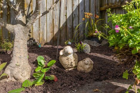 Photo of property in 108n Colwill Road, Massey, Auckland, 0614