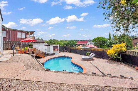 Photo of property in 2 Hollyhock Place, Browns Bay, Auckland, 0630