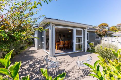 Photo of property in 10 Larsen Crescent, Tawa, Wellington, 5028