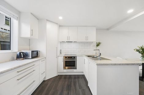 Photo of property in Victoria Villas, 42/35u Pirie Street, Mount Victoria, Wellington, 6011