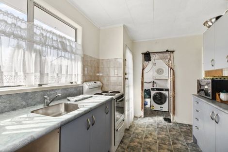 Photo of property in 76 Hindmarsh Street, Henderson, Auckland, 0612